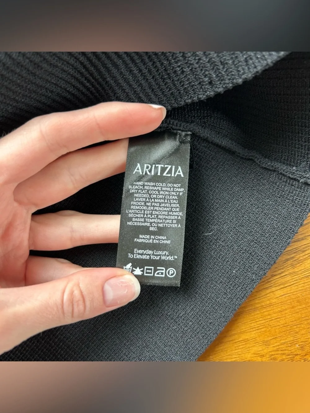 Aritzia Babaton Sculpt Knit Leading Top Black Size Medium - Picture 5 of 6